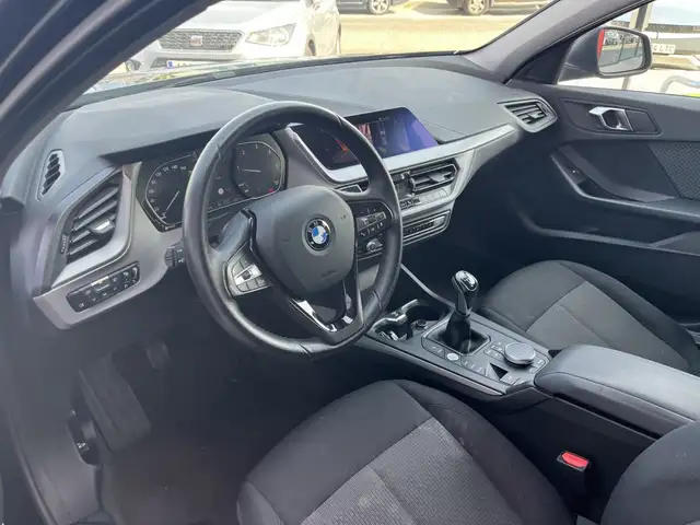 BMW 1 Series view 14