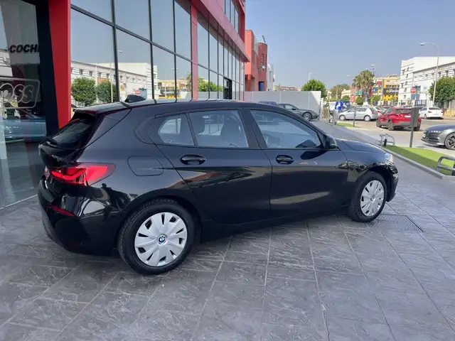 BMW 1 Series view 6