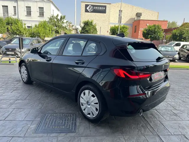 BMW 1 Series view 8