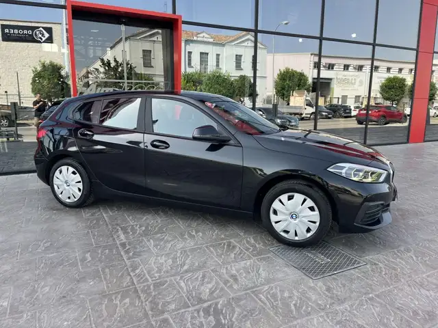BMW 1 Series view 5
