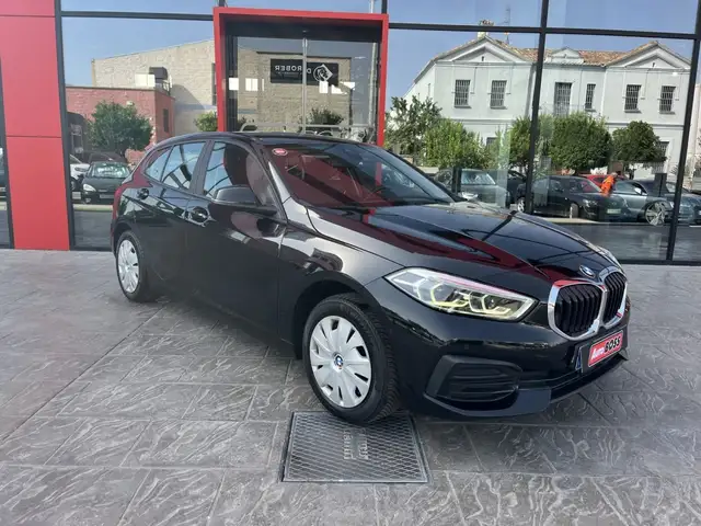 BMW 1 Series view 4