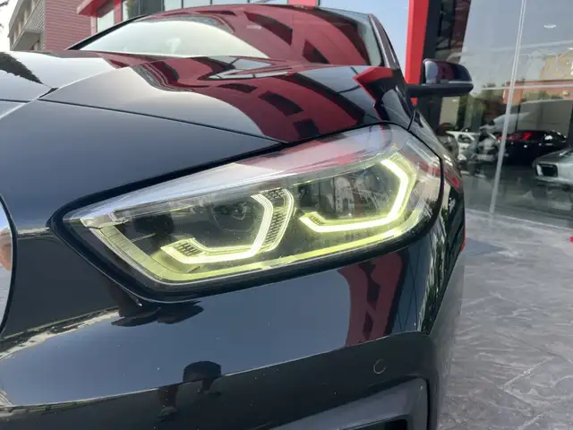 BMW 1 Series view 11