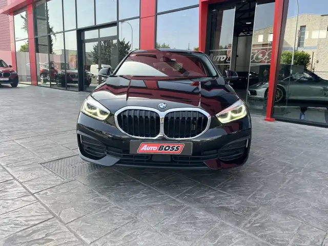 BMW 1 Series view 3