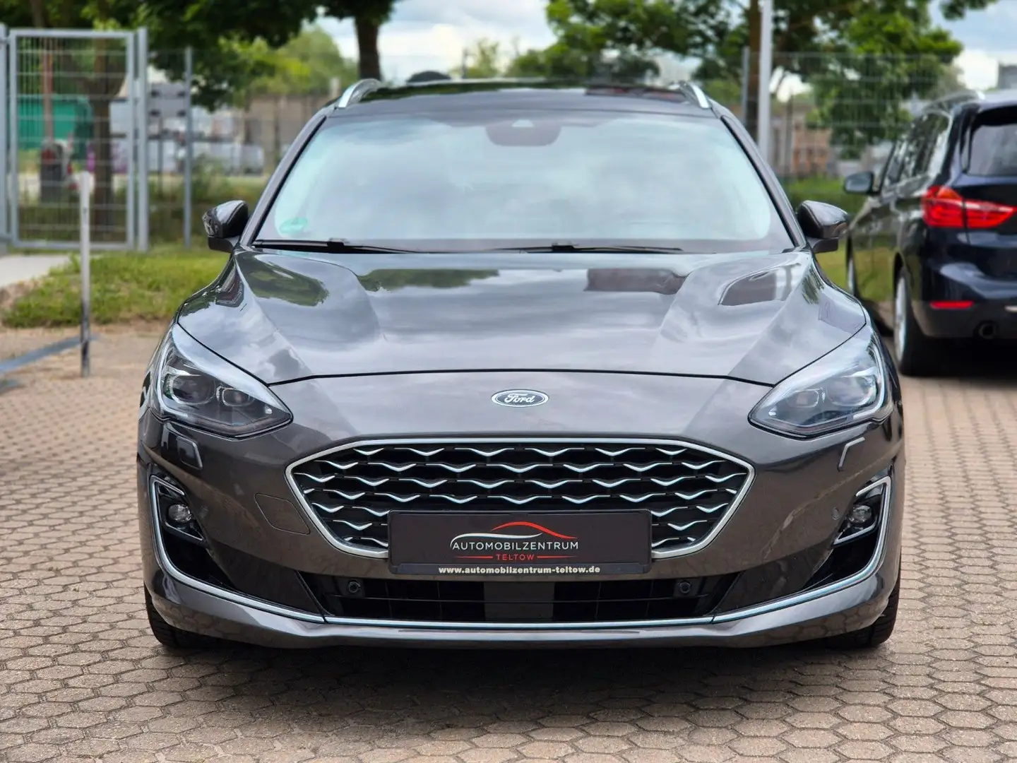 Ford Focus Turnier 2.0 EcoBlue Vignale Vollausstattun Grau - 2