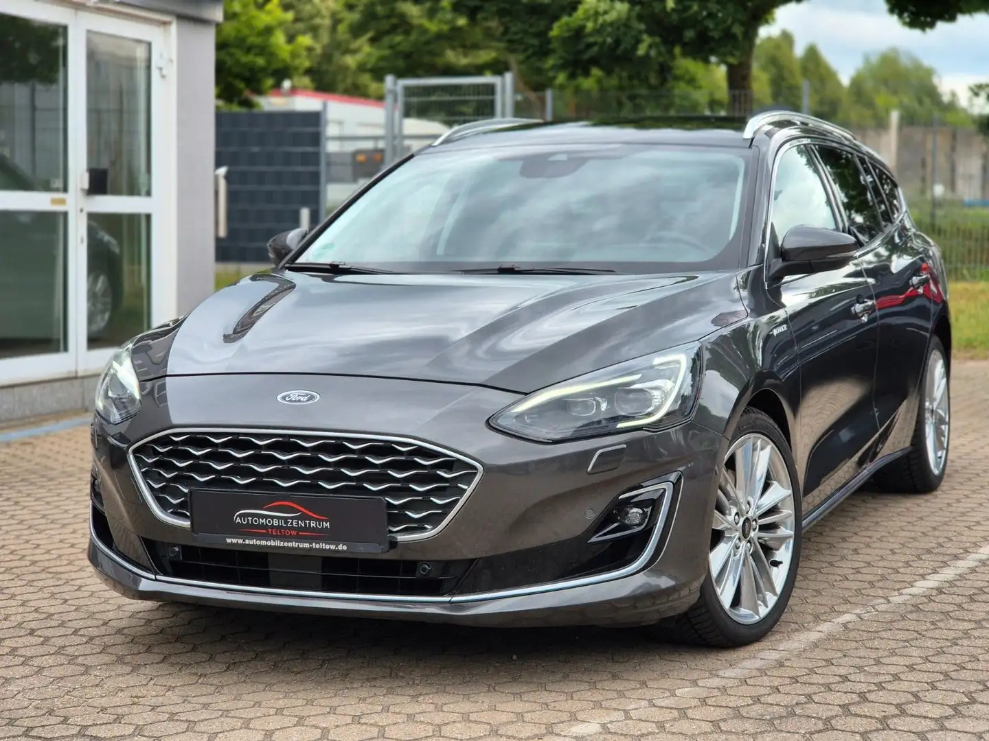 Ford Focus Turnier 2.0 EcoBlue Vignale Vollausstattun Grau - 1