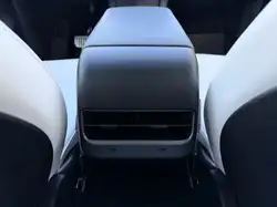 Tesla Model Y снимка Tesla Model Y