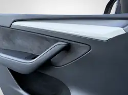 Tesla Model Y снимка Tesla Model Y
