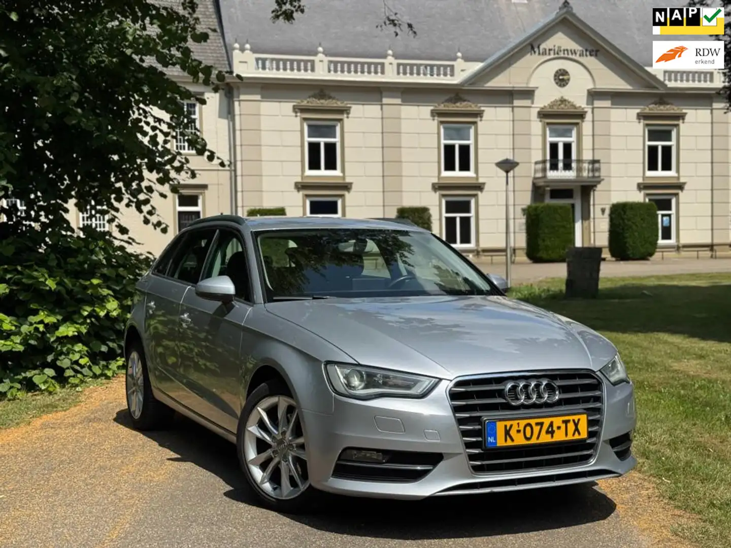 Audi A3 Sportback 1.2 TFSI Attraction Grijs - 1