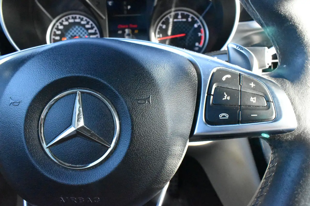 Mercedes-Benz C-Class снимка Mercedes-Benz C-Class
