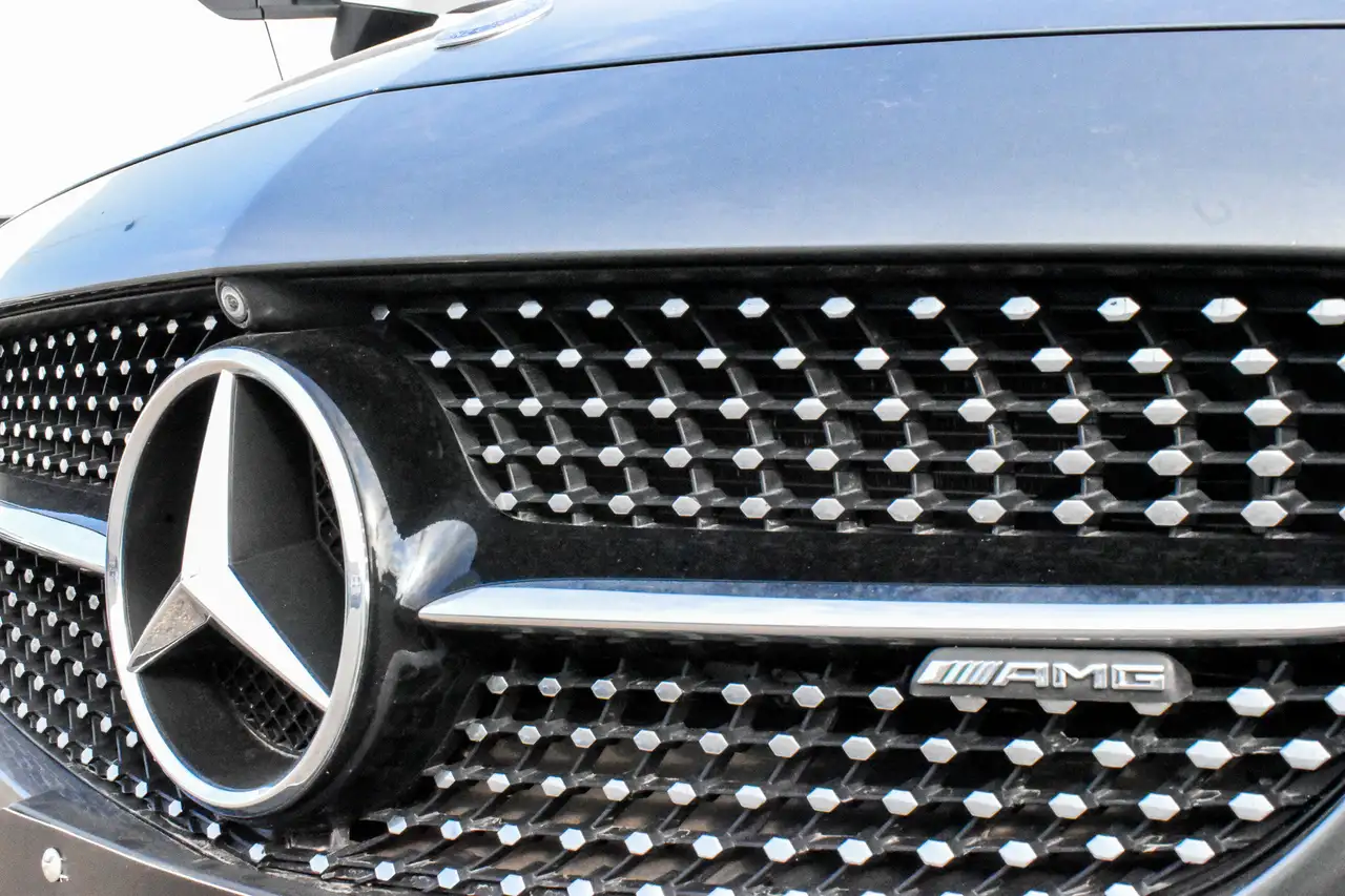 Mercedes-Benz C-Class снимка Mercedes-Benz C-Class