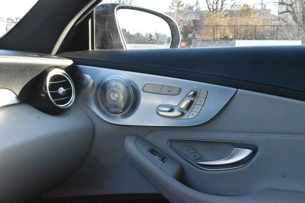 Mercedes-Benz C-Class снимка Mercedes-Benz C-Class