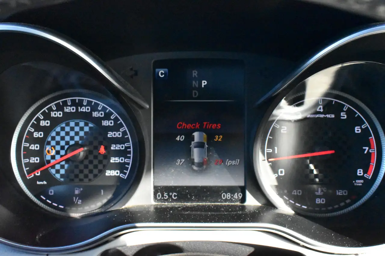 Mercedes-Benz C-Class снимка Mercedes-Benz C-Class