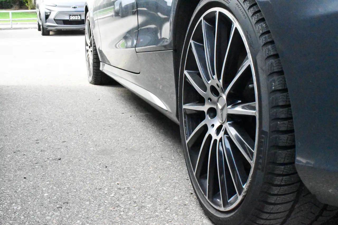 Mercedes-Benz C-Class снимка Mercedes-Benz C-Class