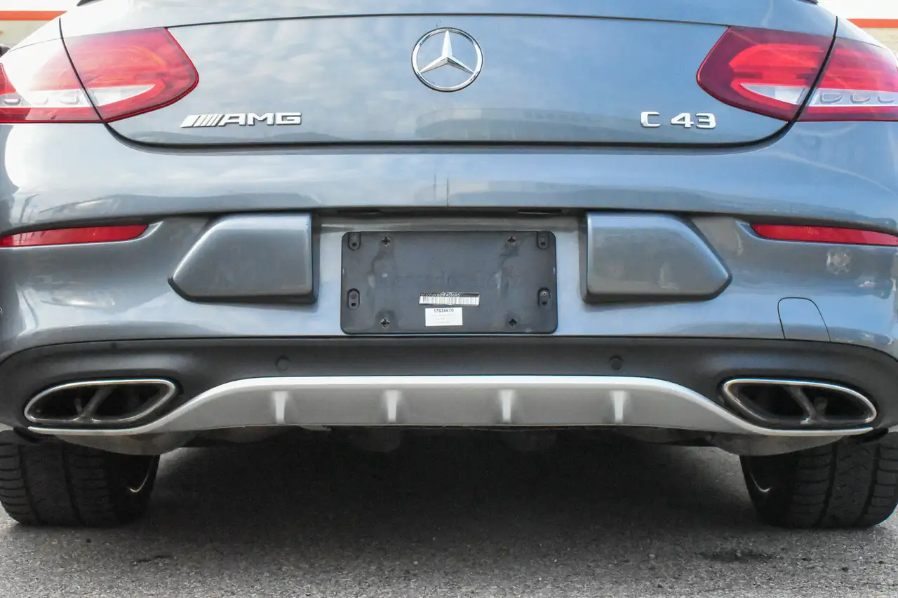 Mercedes-Benz C-Class снимка Mercedes-Benz C-Class