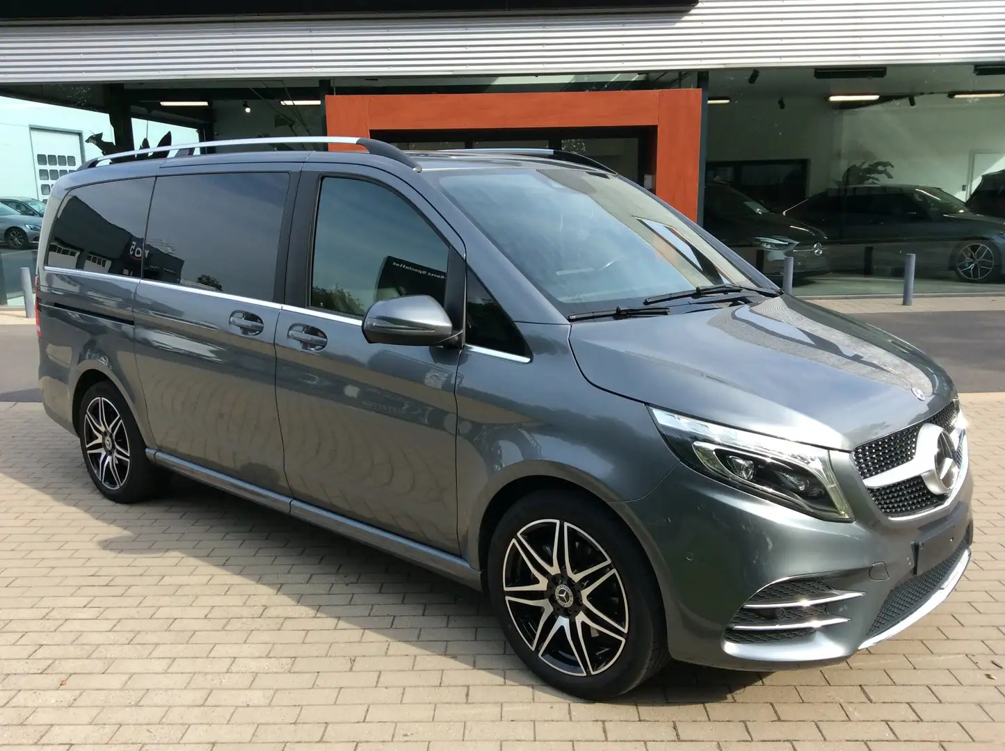 Mercedes-Benz V 300 d lang 9G-TRONIC Avantgarde*AMG * LICHTE VRACHT Gris - 2