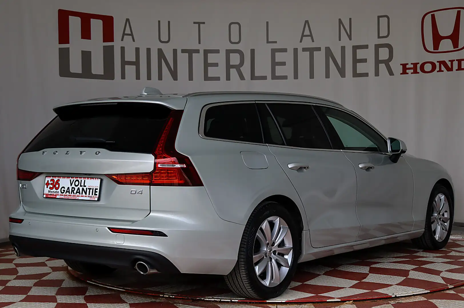 Volvo V60 D4 Momentum / WINTER-PAKET / NAVI / PDC Grau - 2