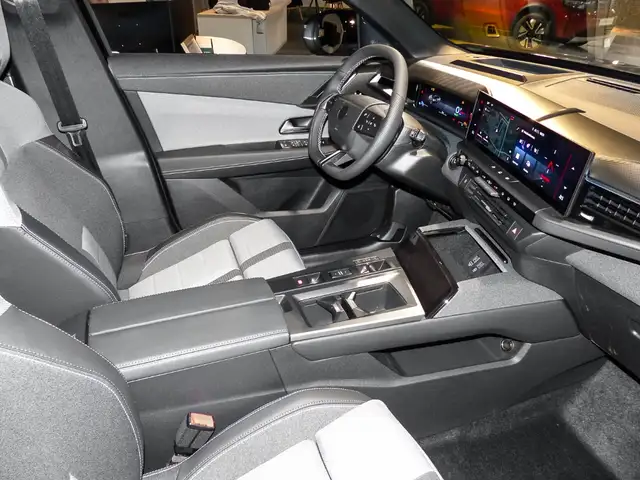 Opel Grandland view 4