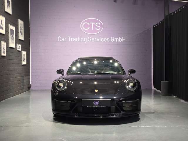 Imagine Porsche 911 Carrera 4 GTS