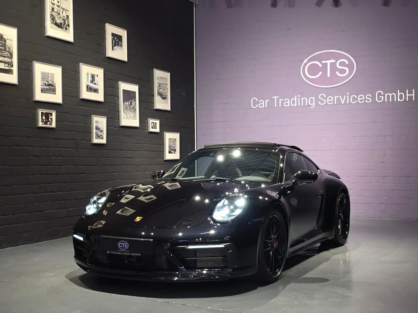 Porsche 911 Carrera 4 GTS Noir - 2