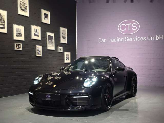 Porsche 911 Carrera 4 GTS