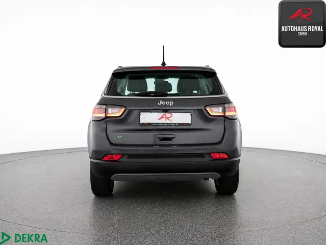 Jeep Compass view 4