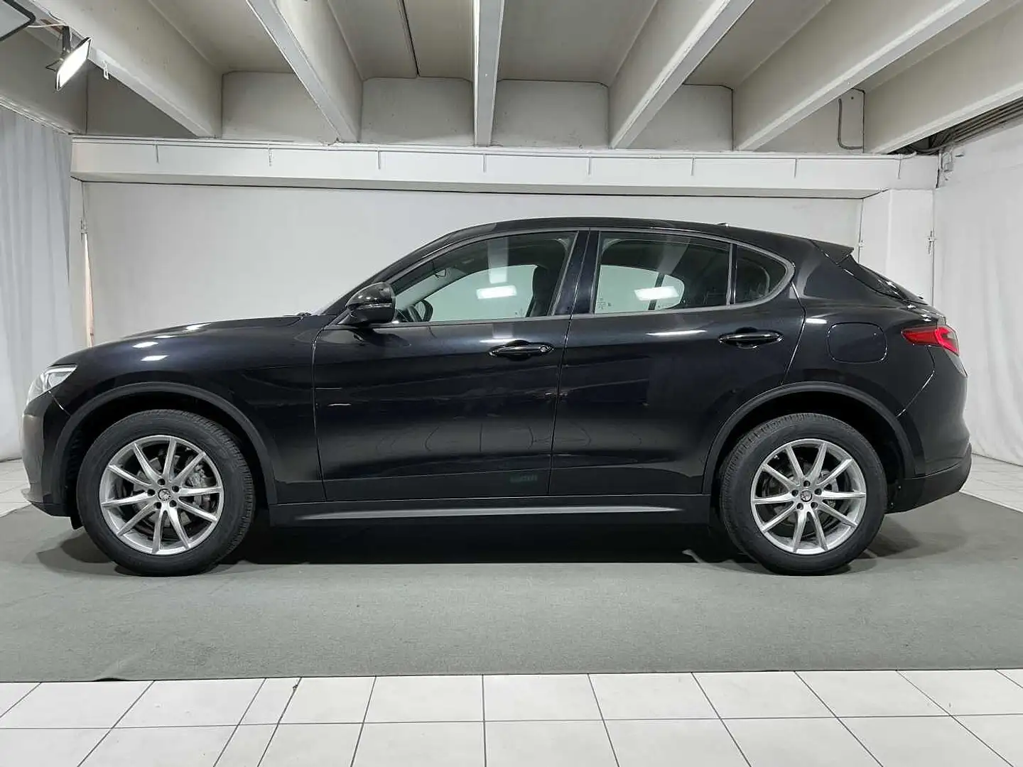Alfa Romeo Stelvio 2.2 Turbodiesel 180 CV AT8 Q4 Business Nero - 2