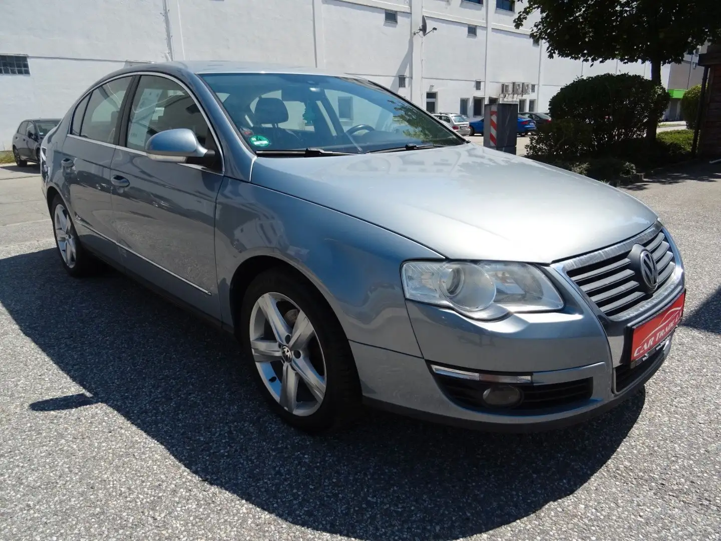 Volkswagen Passat Lim. Highline Grau - 2