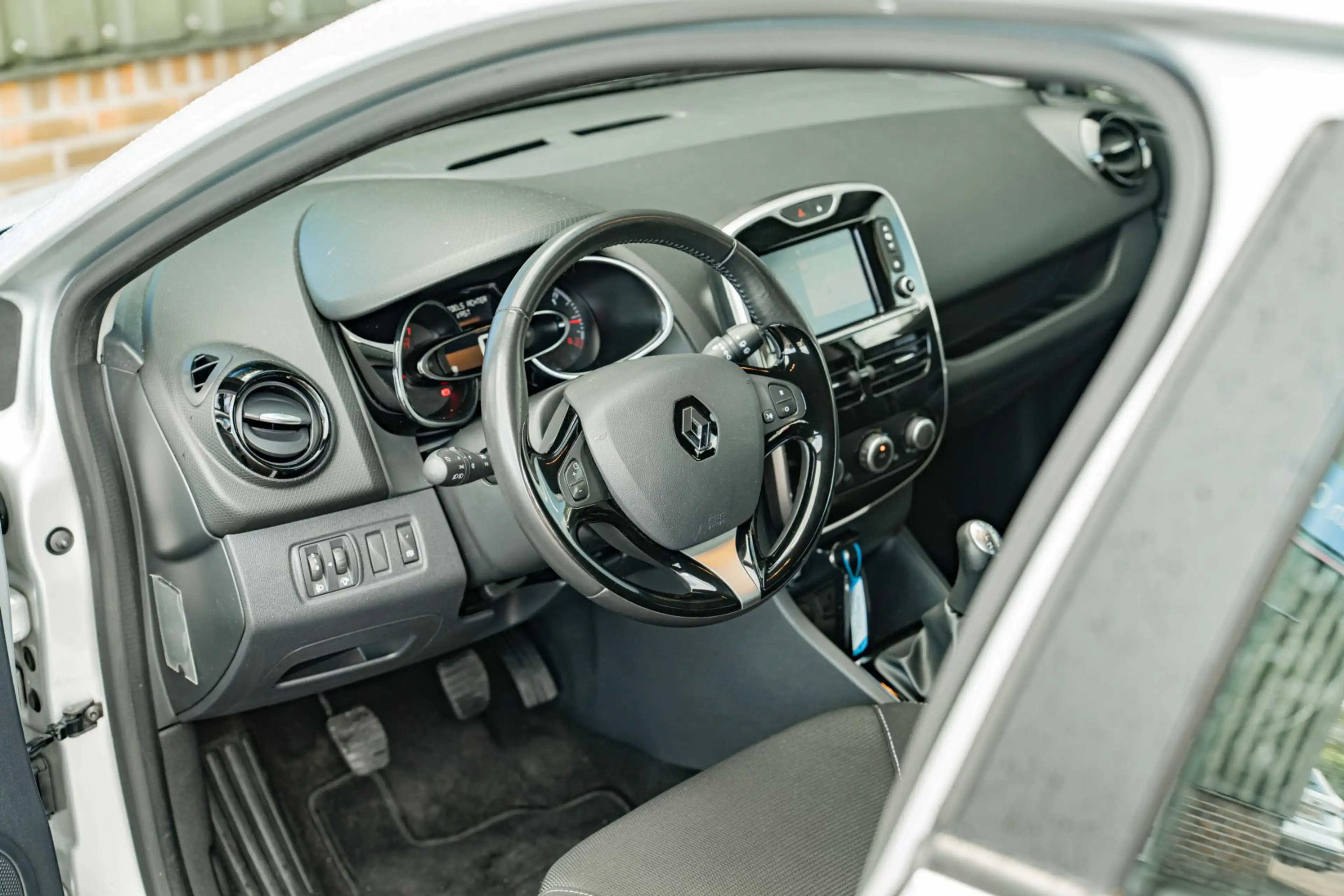 Renault Clio 0.9 TCe Expression — photo 11