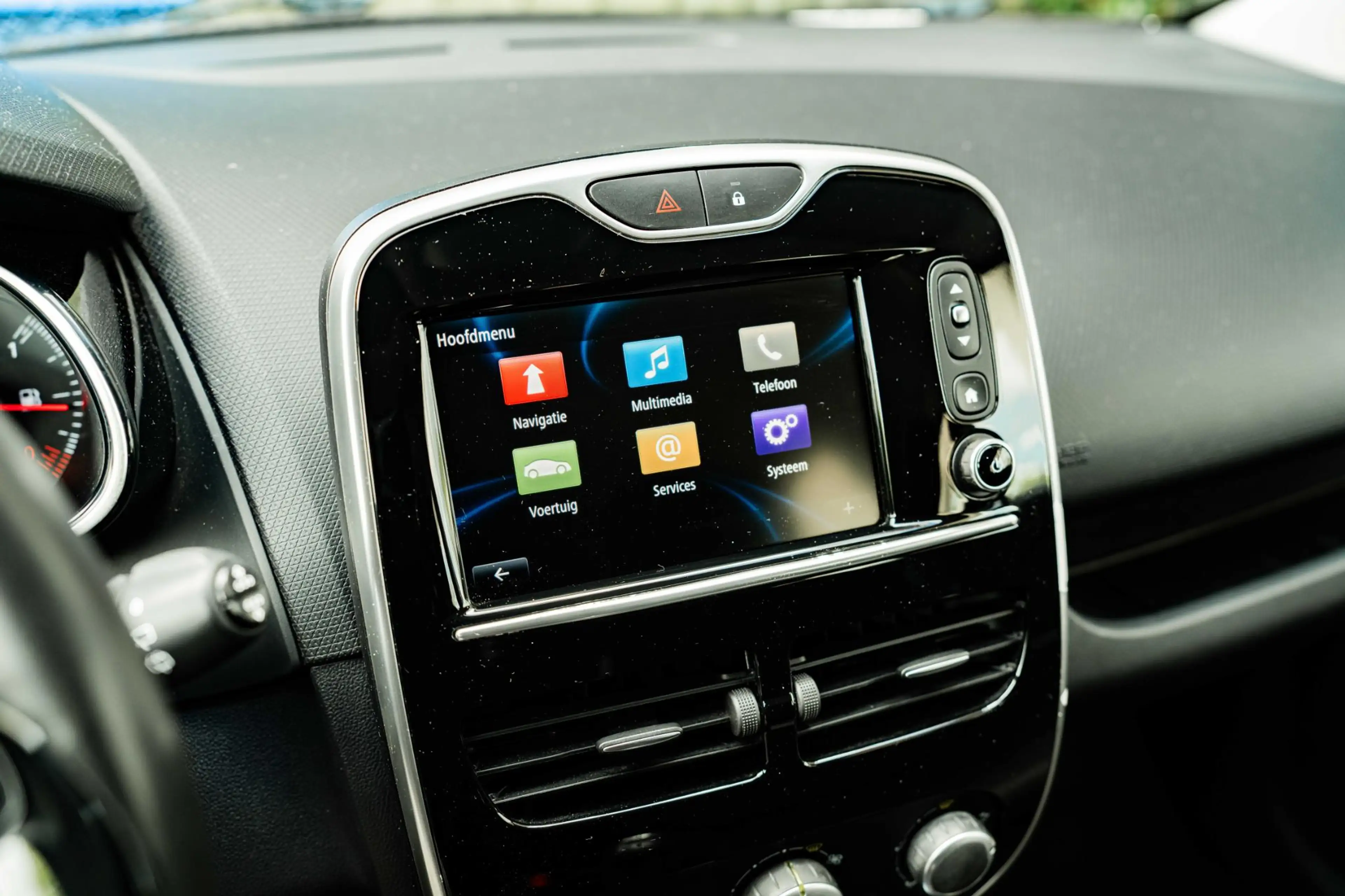 Renault Clio 0.9 TCe Expression — photo 18