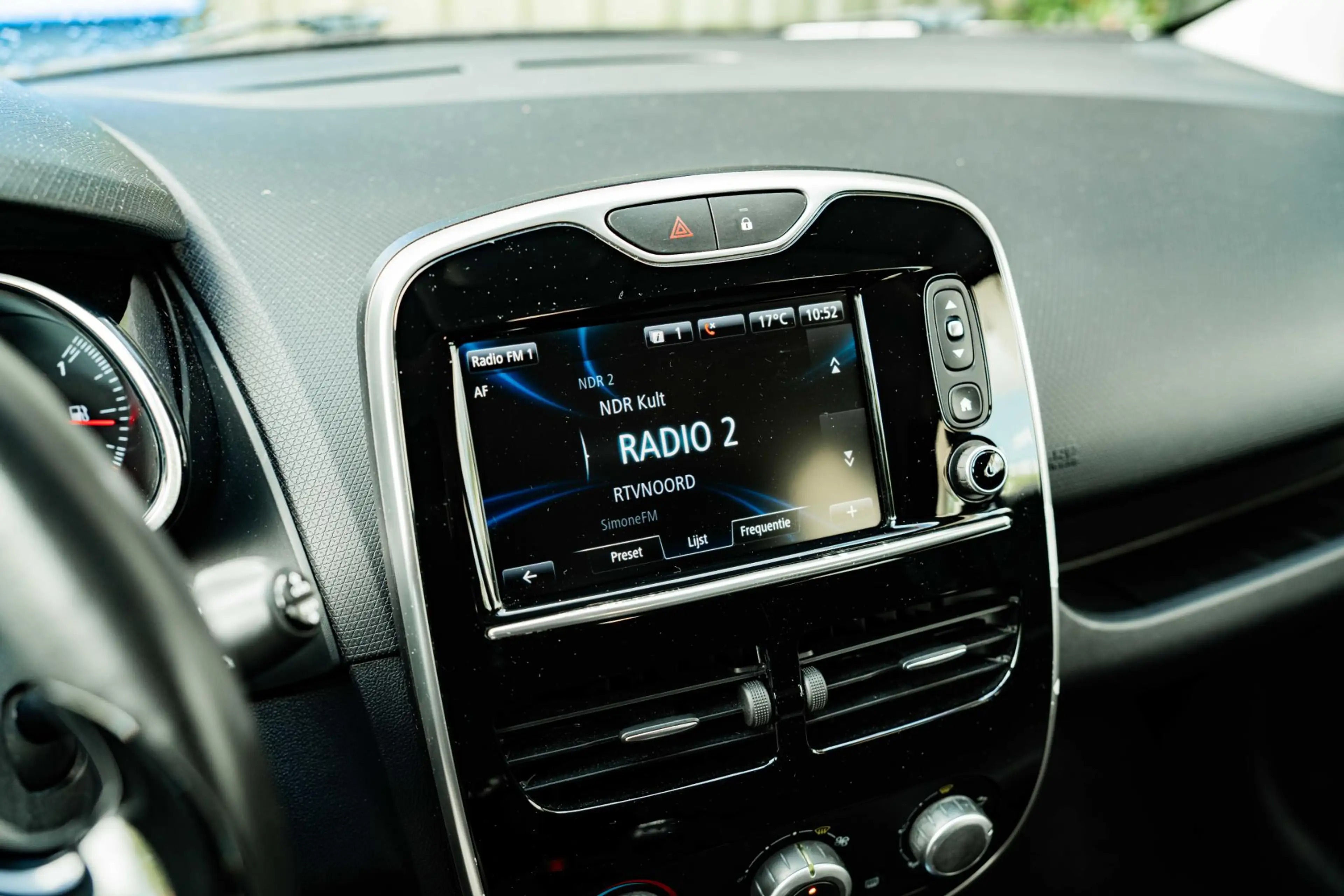Renault Clio 0.9 TCe Expression — photo 20