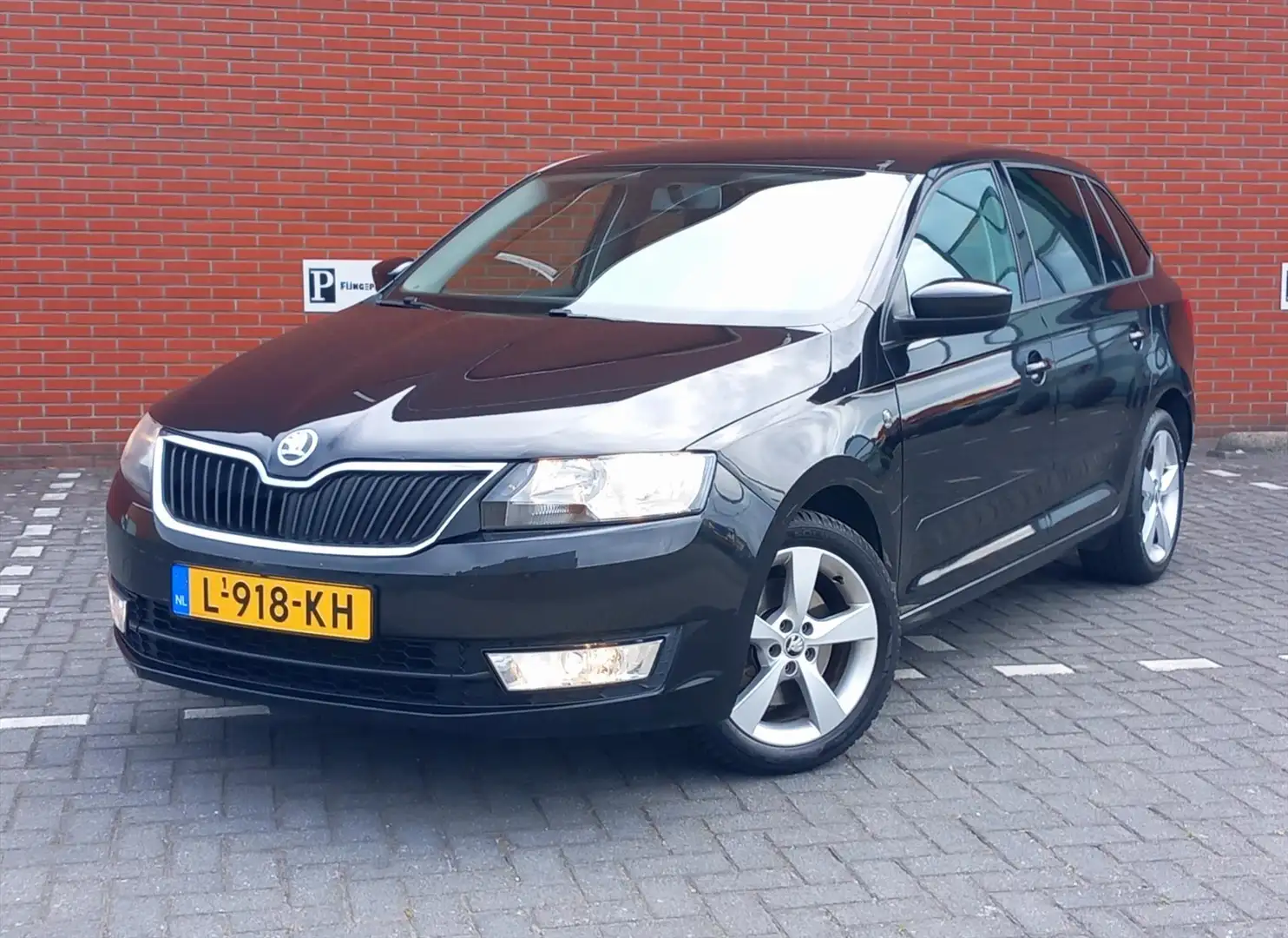 Skoda Rapid/Spaceback 1.2 105pk TSI Elegance Businesslime Zwart - 1