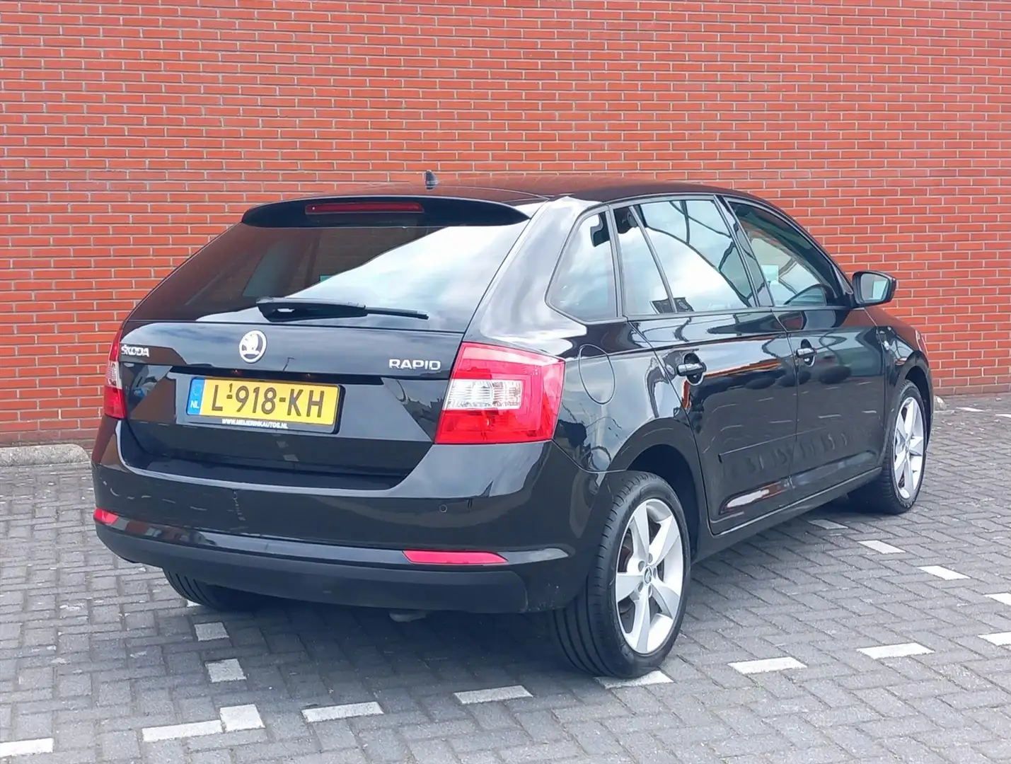 Skoda Rapid/Spaceback 1.2 105pk TSI Elegance Businesslime Zwart - 2