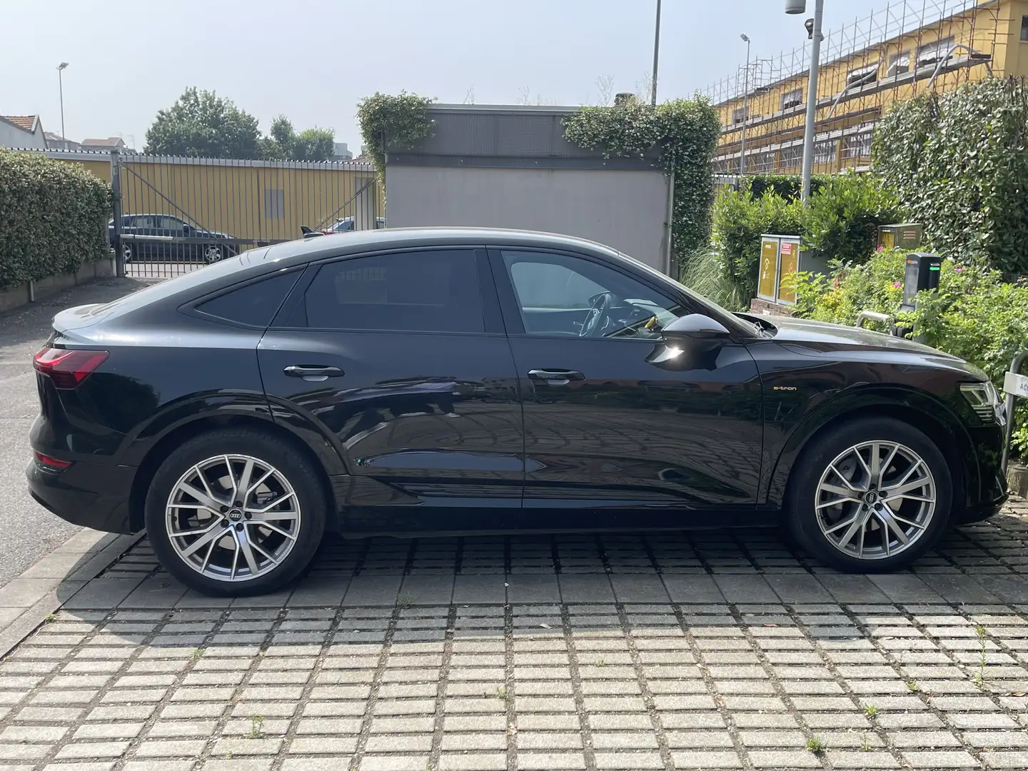 Audi Q8 e-tron s line Negro - 2