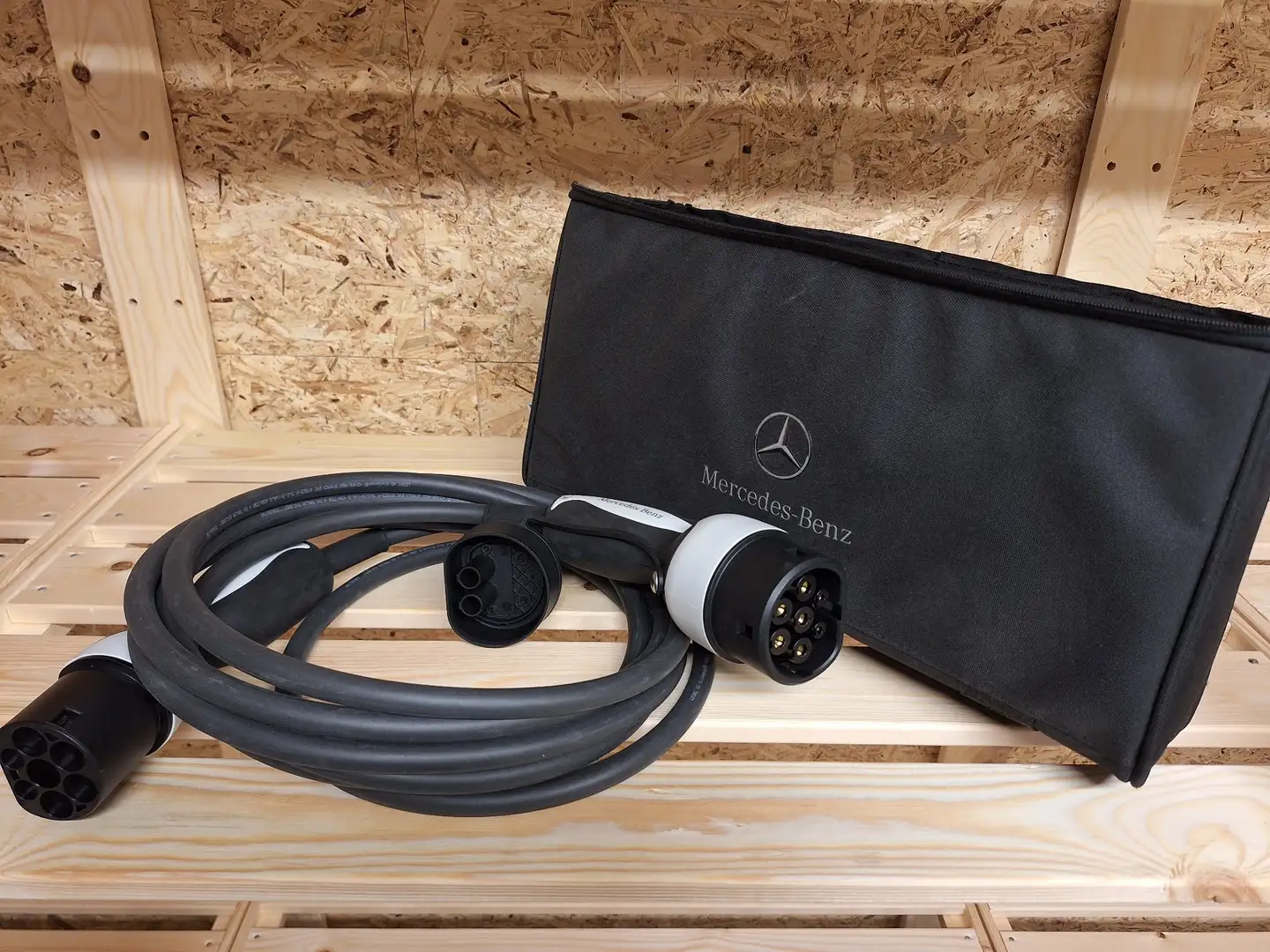 Mercedes-Benz A 250 A250e AMG Line + Advantage Paket Weiß - 2