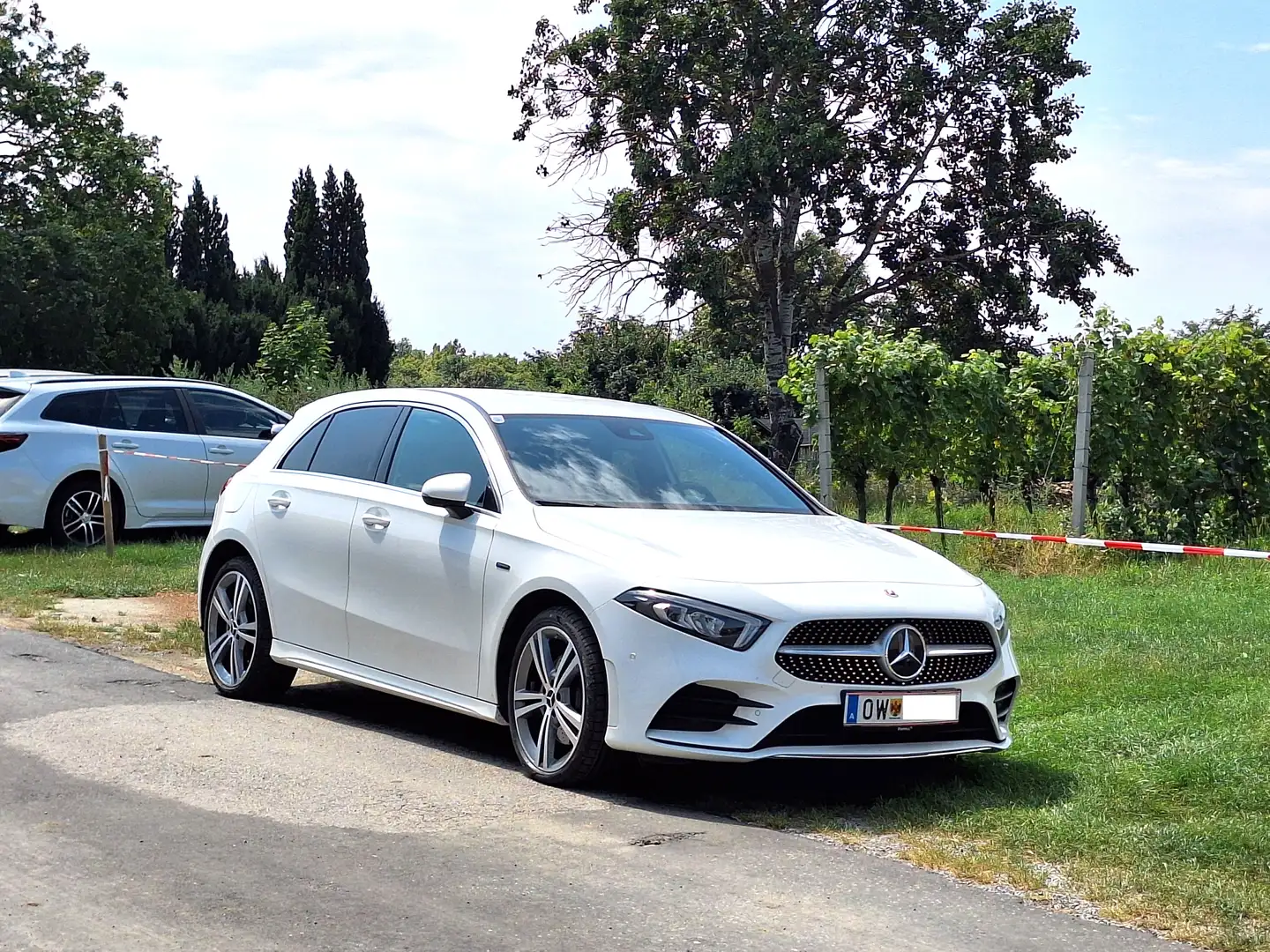 Mercedes-Benz A 250 A250e AMG Line + Advantage Paket Weiß - 1