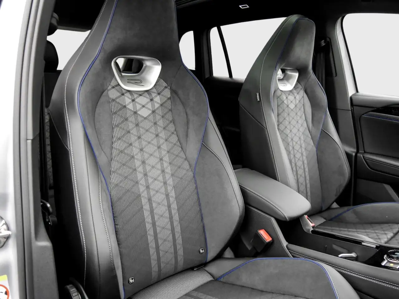 Volkswagen Tiguan R-Line 2.0 TDI DSG 4M 20" AHK HarmanKardon IQ.L... 6