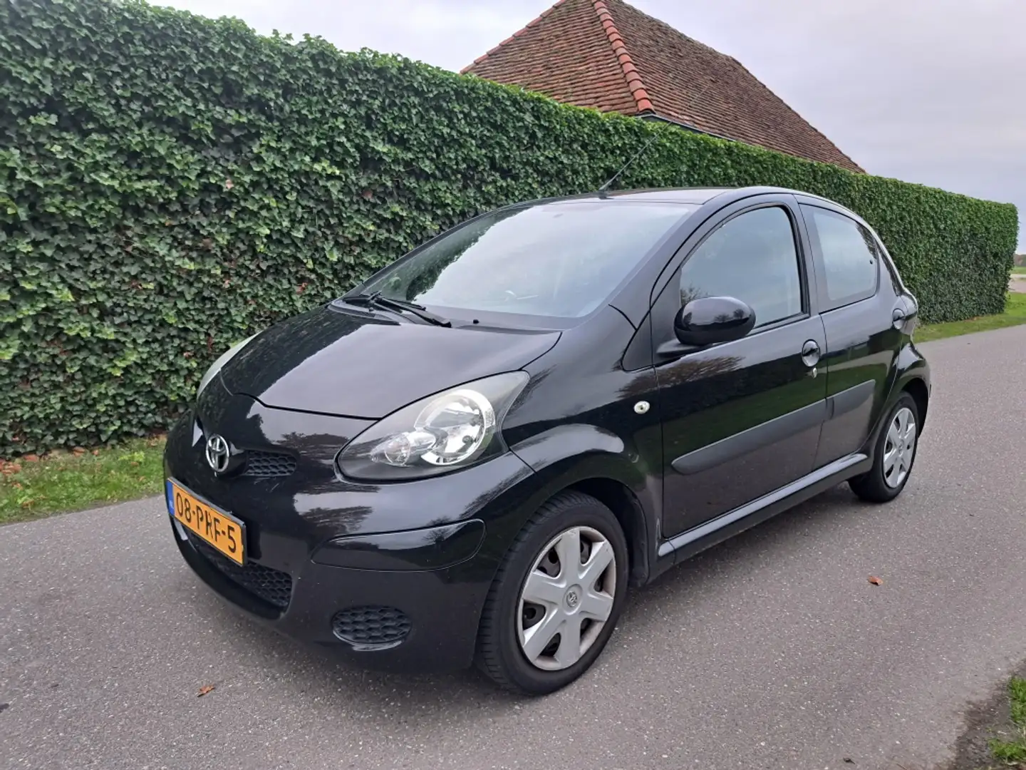 Toyota Aygo 1.0-12V Comfort | 5-deurs | Airco Zwart - 1
