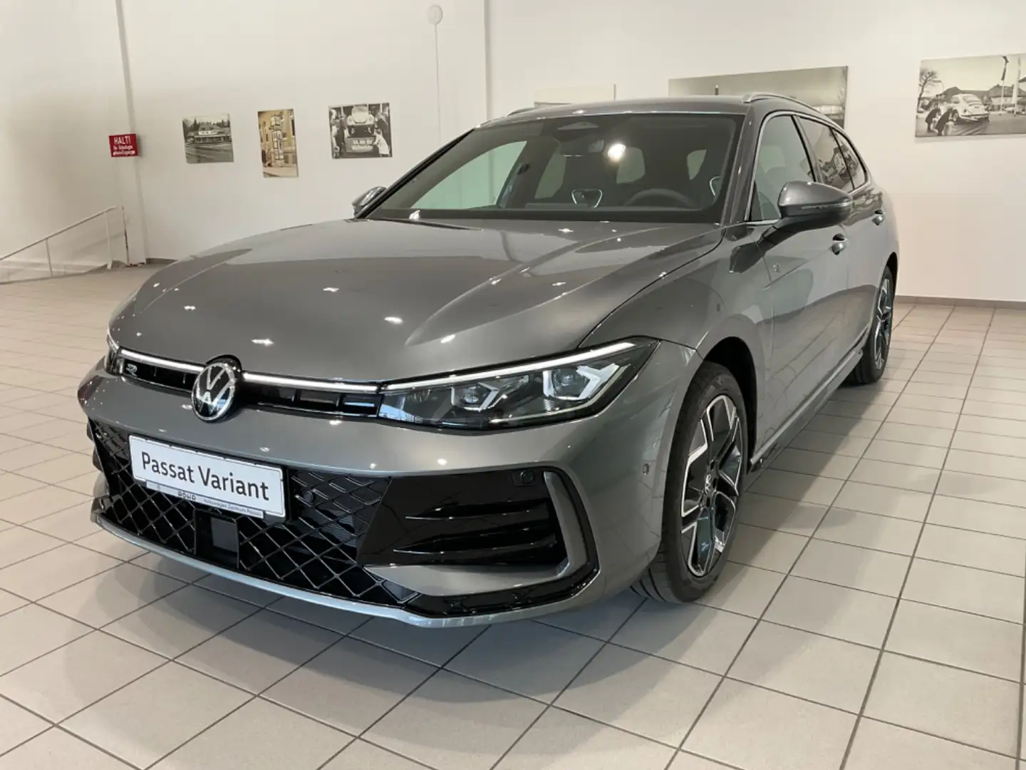 Volkswagen Passat R-Line (AHK.LED.Navi.Klima.Park Assist) 2.0 TDI 4M Grijs - 2