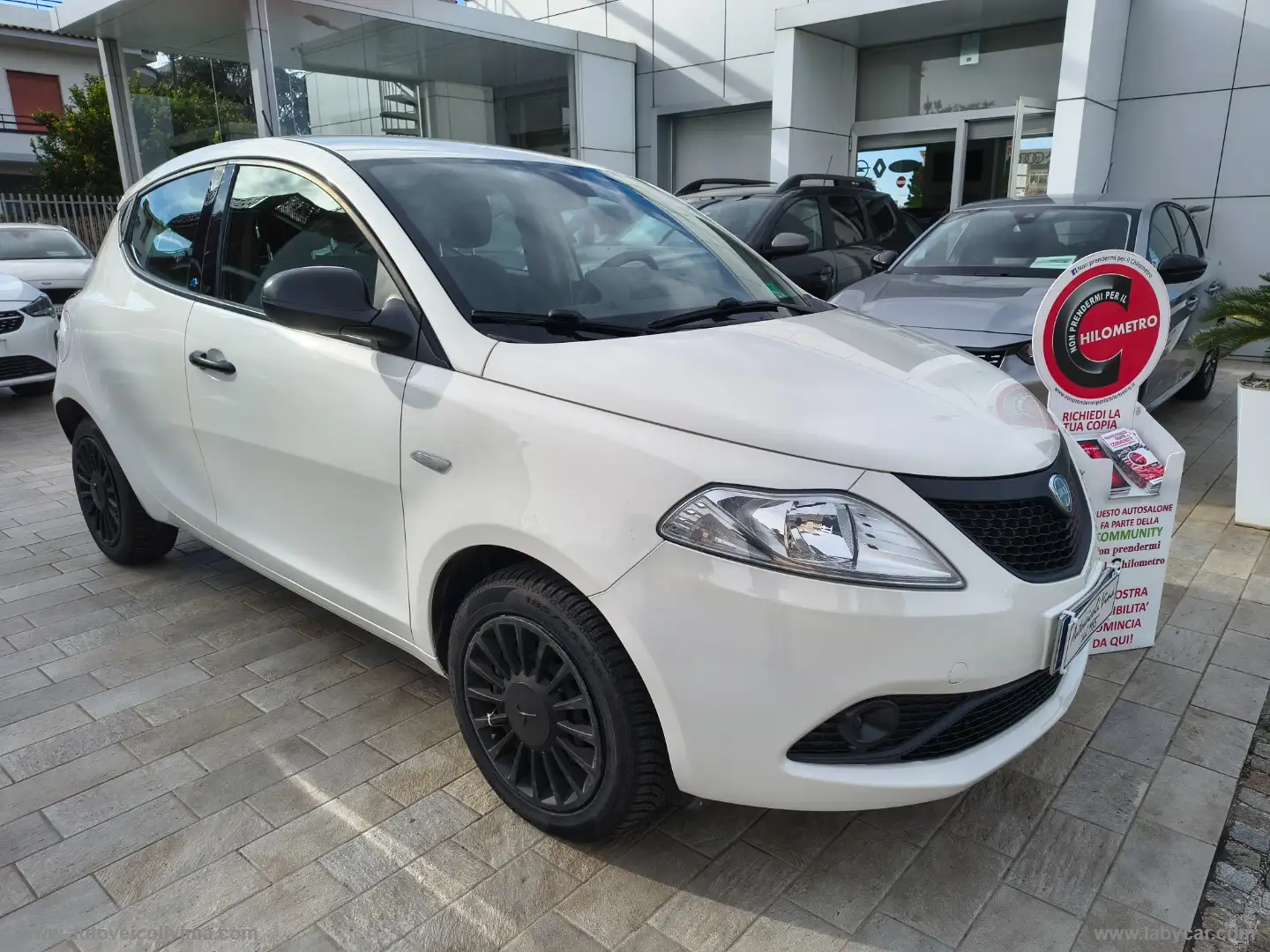 Lancia Ypsilon 1.2 69 CV 5p. S&S Elefantino Blu Bianco - 1