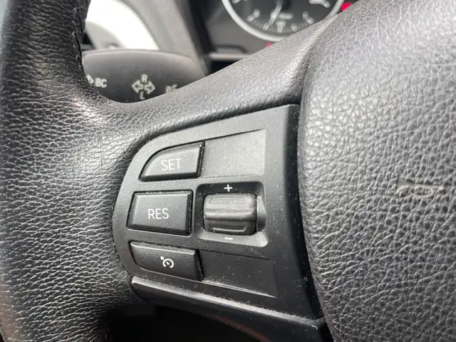 BMW 1 Series view 14