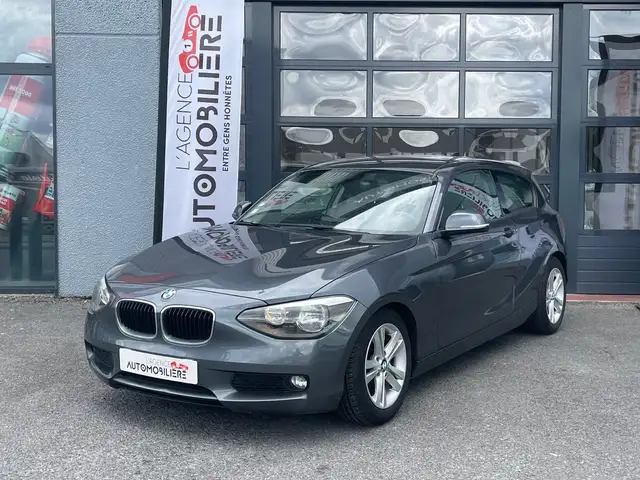 BMW 1 Series view 2
