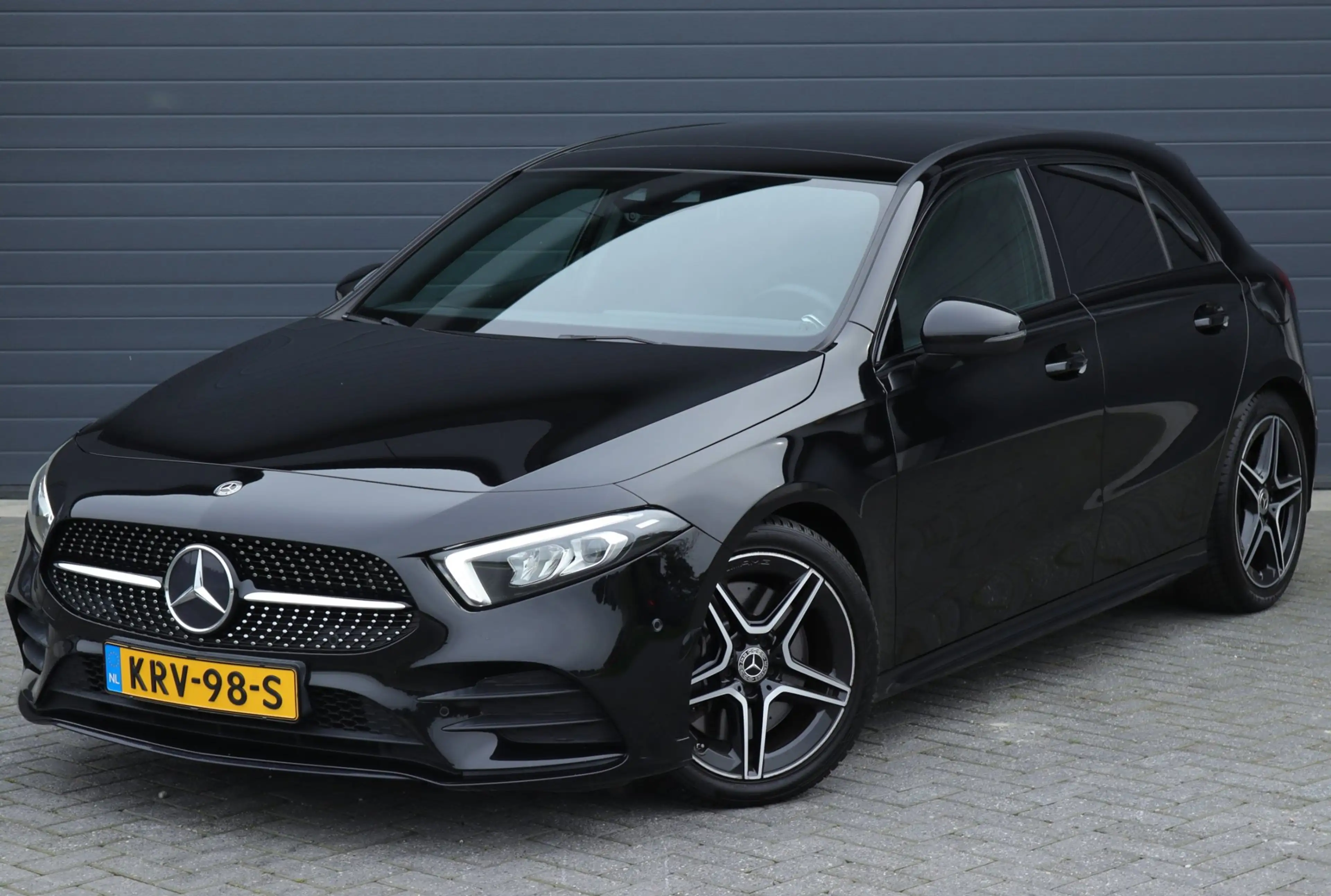 Mercedes-Benz A 250 Pano / sfeerverlichting / Carplay — photo 2