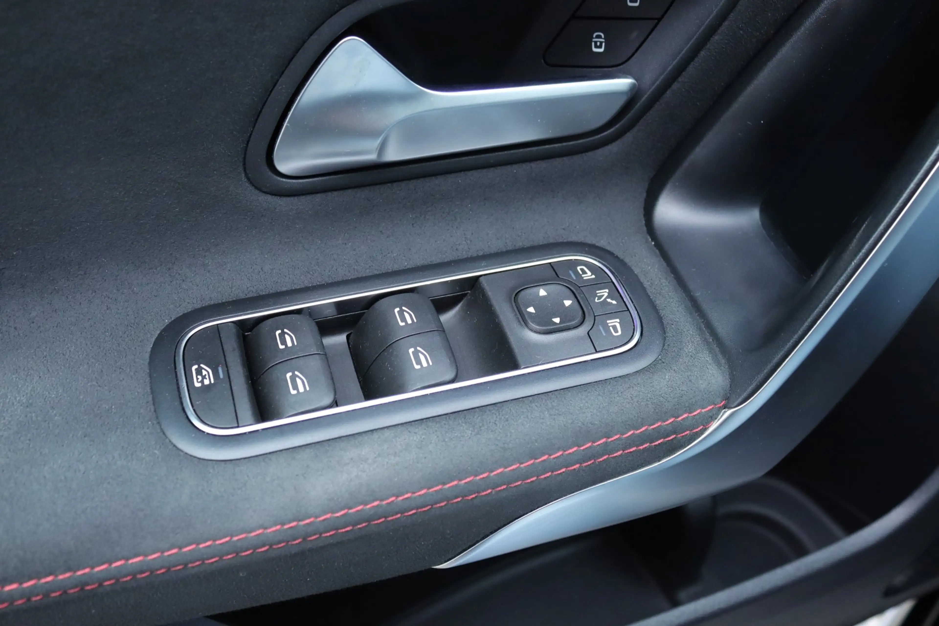 Mercedes-Benz A 250 Pano / sfeerverlichting / Carplay — photo 12
