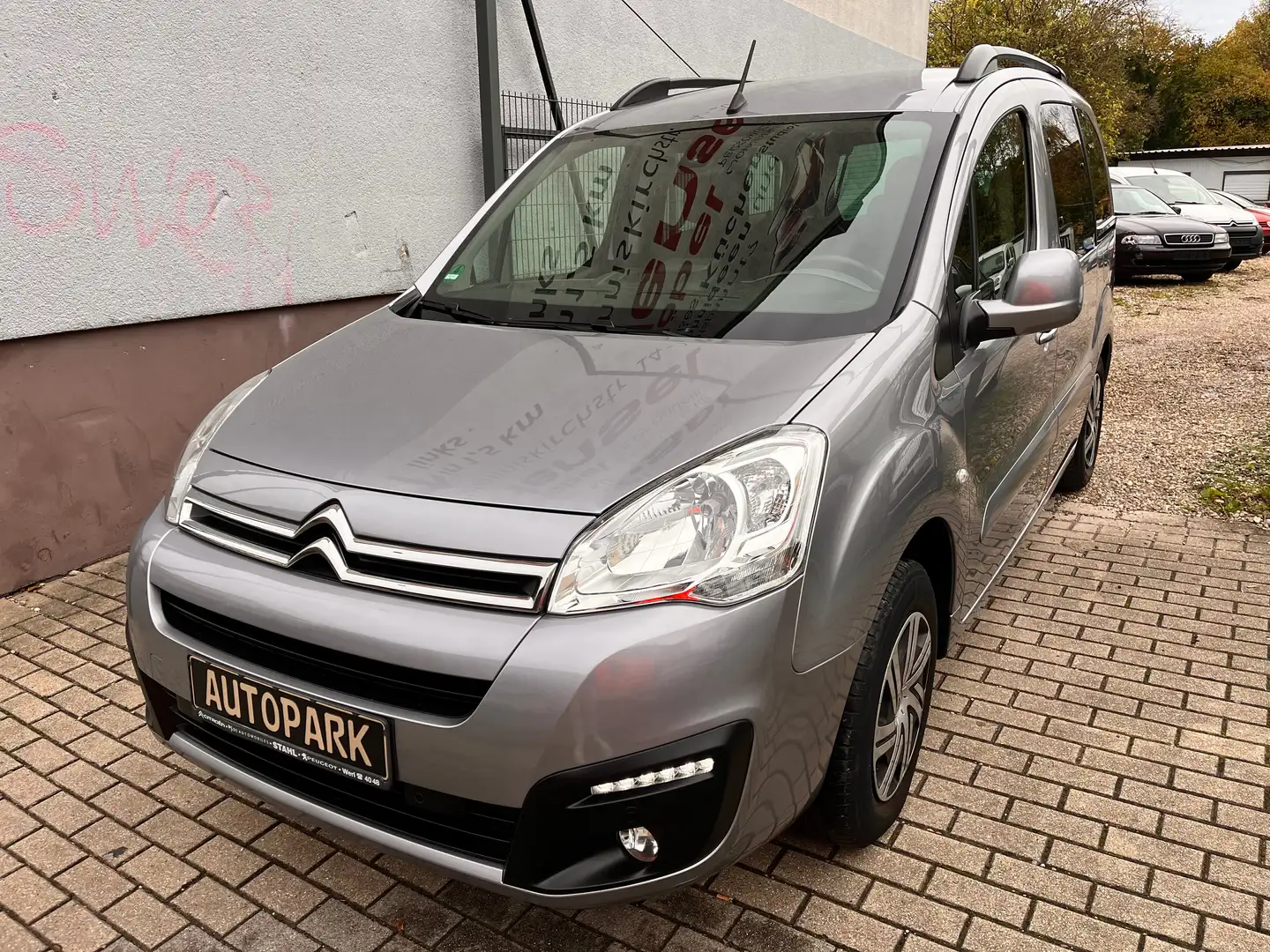 Citroen Berlingo Shine Grau - 1