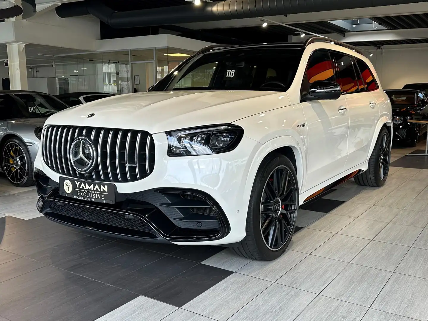 Mercedes-Benz GLS 63 AMG 4M+*Pano*HuD*4xMassage*StHz*Burm*23"* Белый - 1