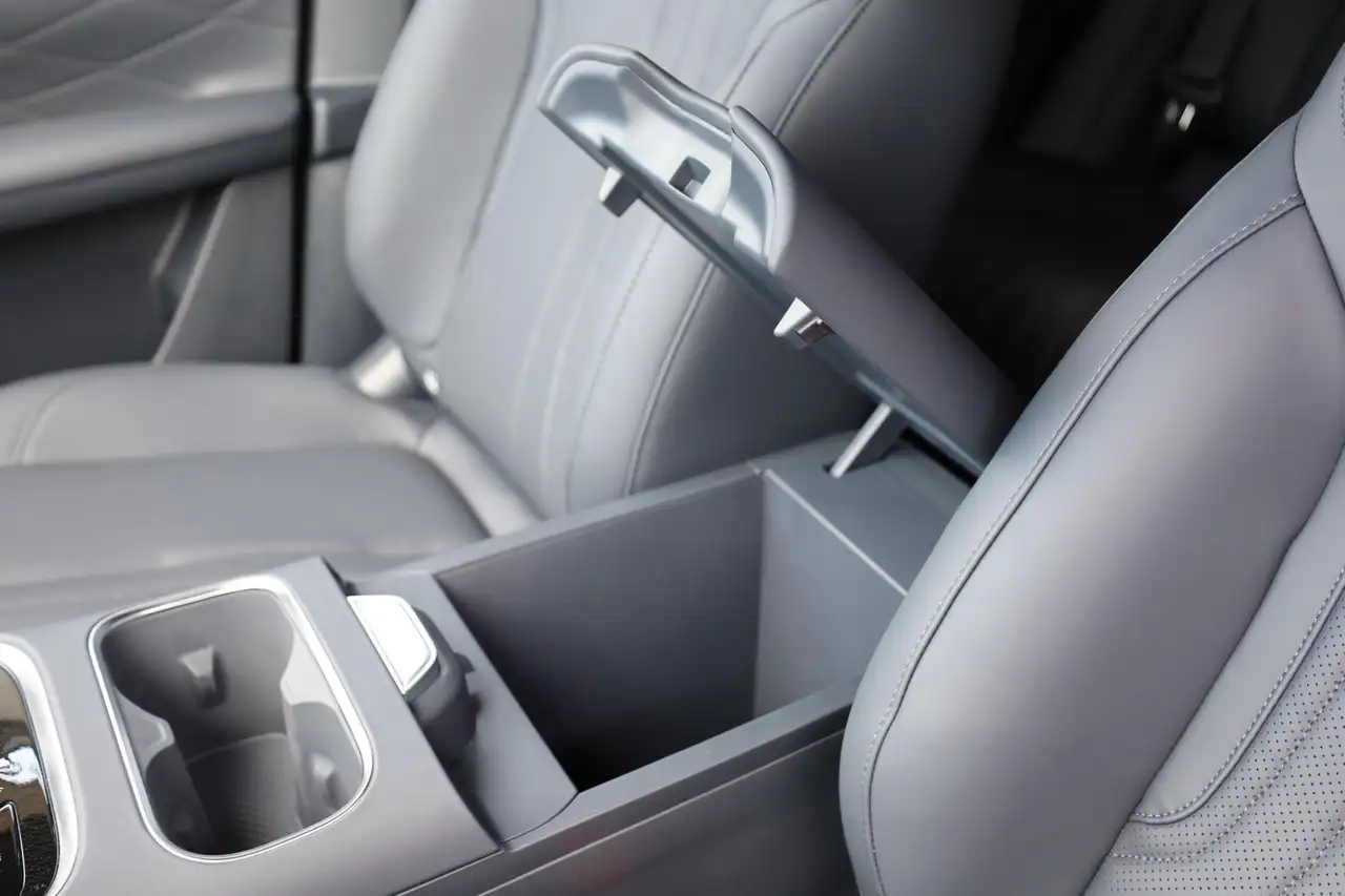 Geely Starray EM-i 2026 — фото 12