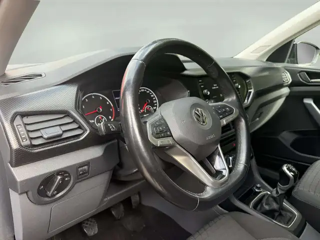 Volkswagen T-Cross view 11