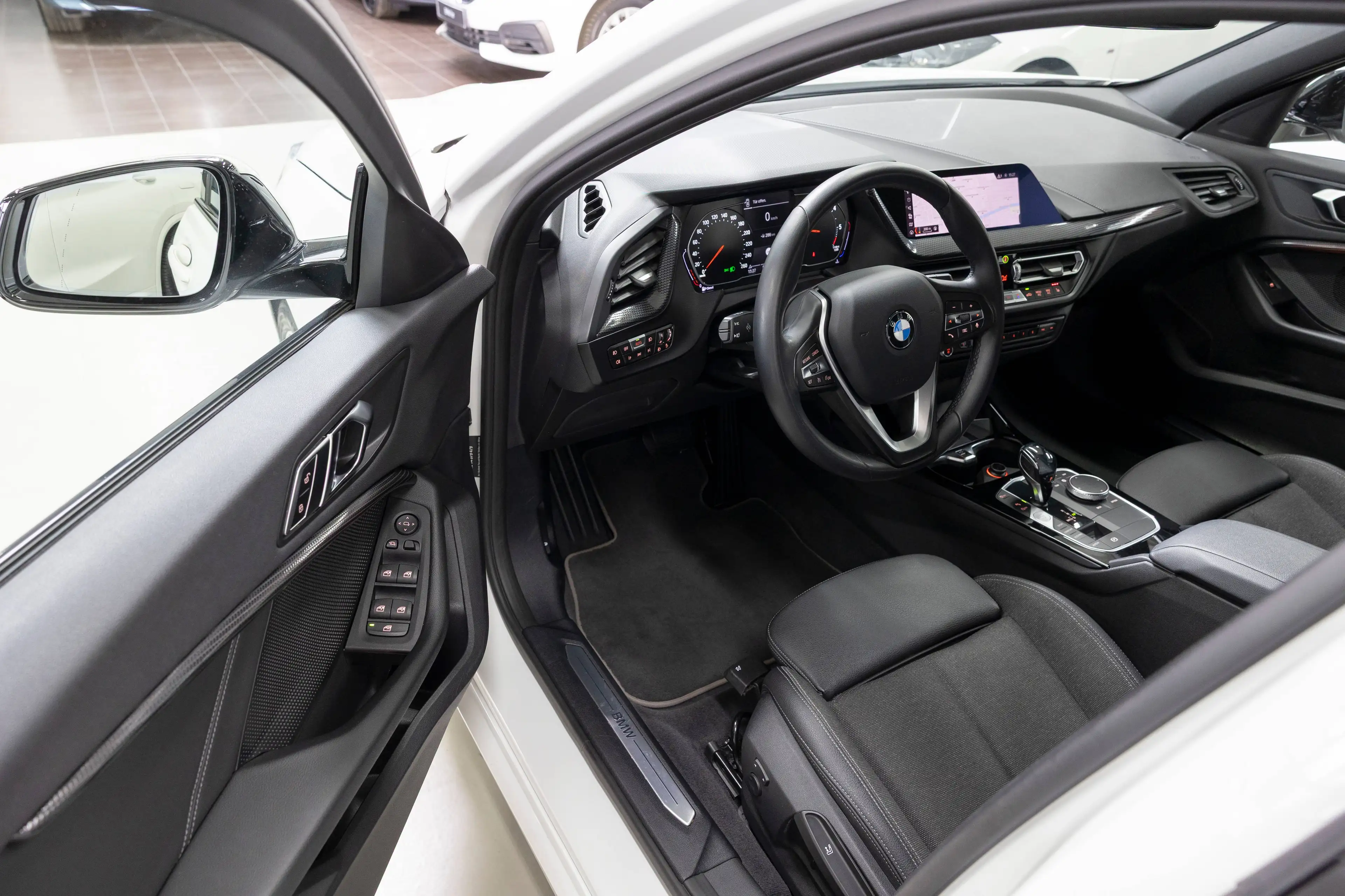 BMW 120 xd SPORT AUT LED LC+ AG+ TEMP SHZ PDC DAB CARPLAY WLAN 17" — photo 9