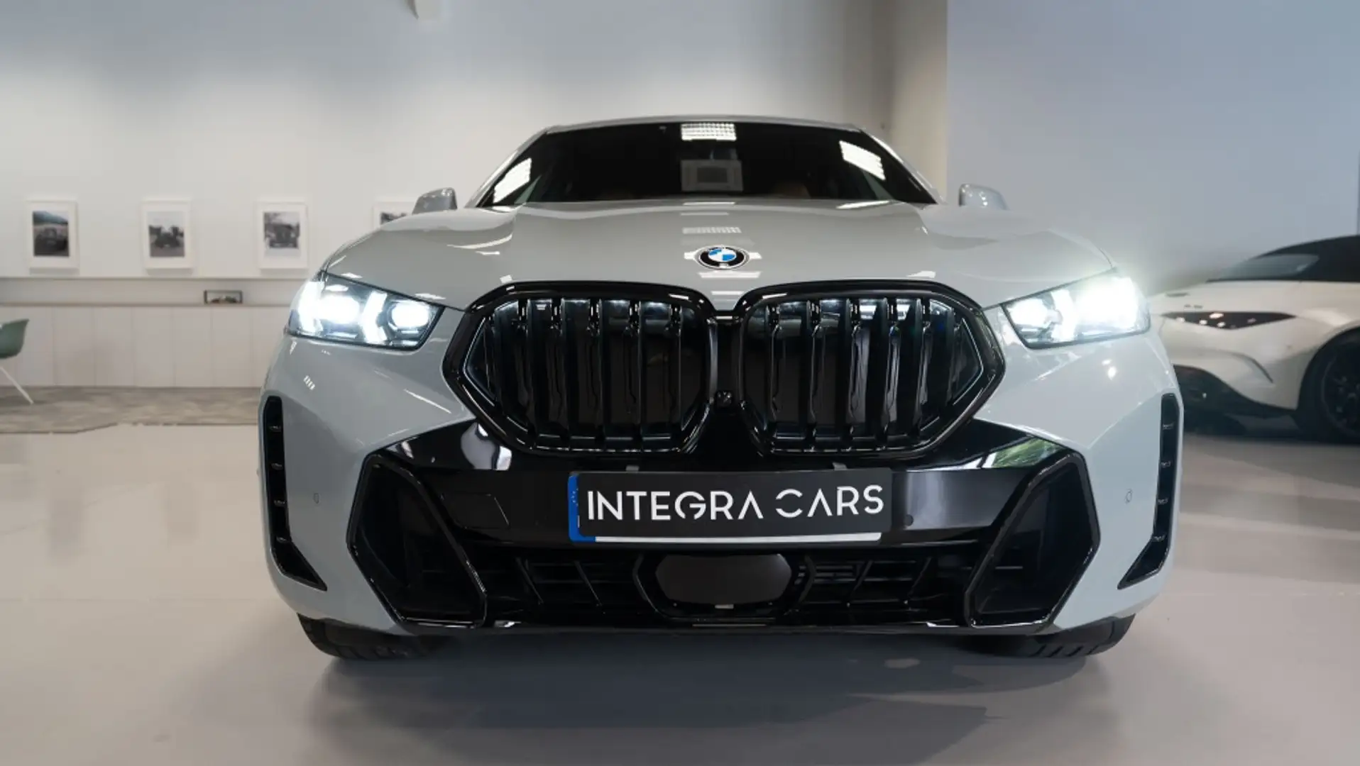 BMW X6 xDrive 30dA M Sport Pro Šedá - 2