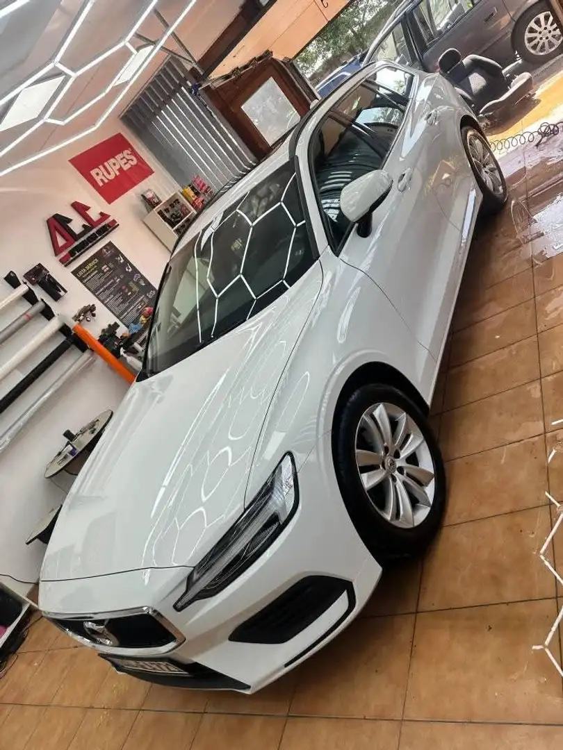 Volvo V60 D3 Momentum Pro - 2